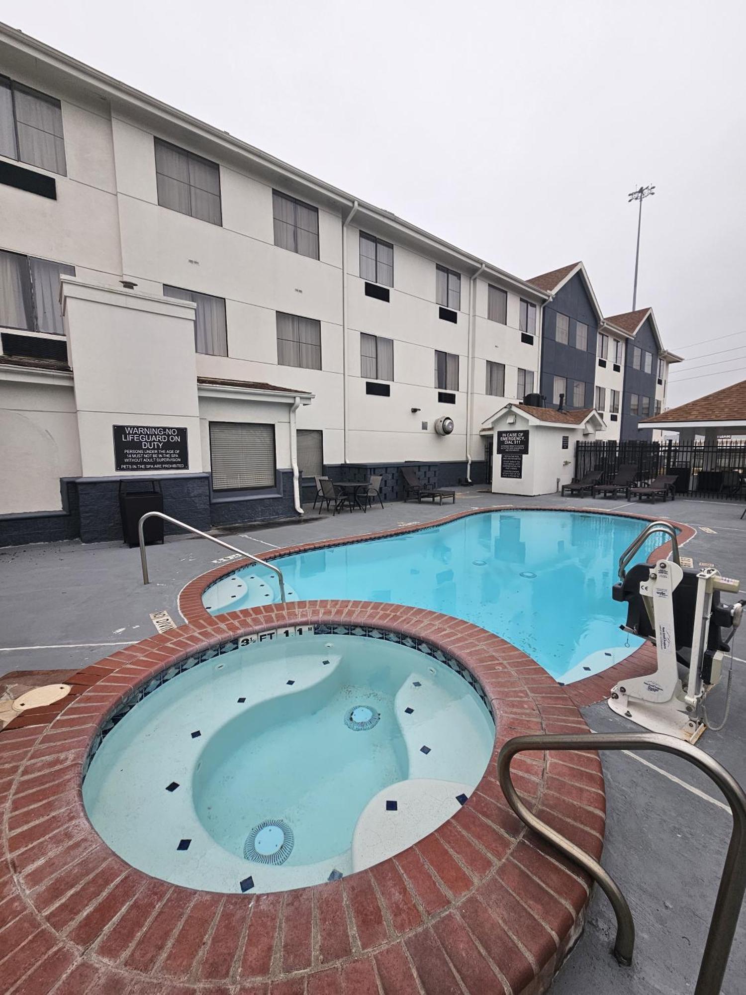 Candlewood Suites Stafford Хьюстон Экстерьер фото